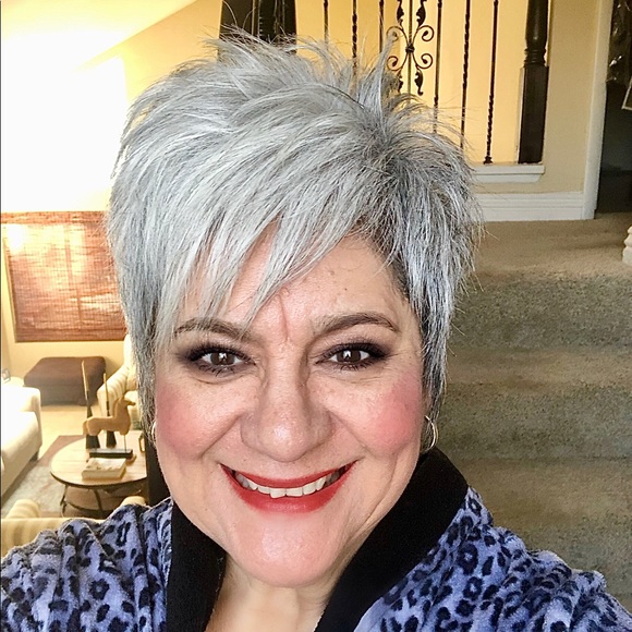 Hello! Welcome to my closet! - Picture 4 of 4